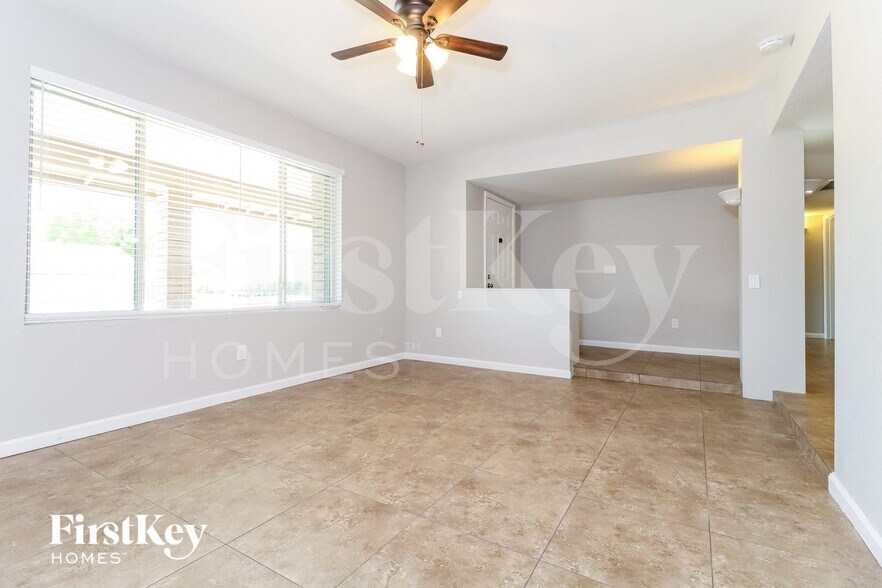 Building Photo - 5820 W Carol Ave