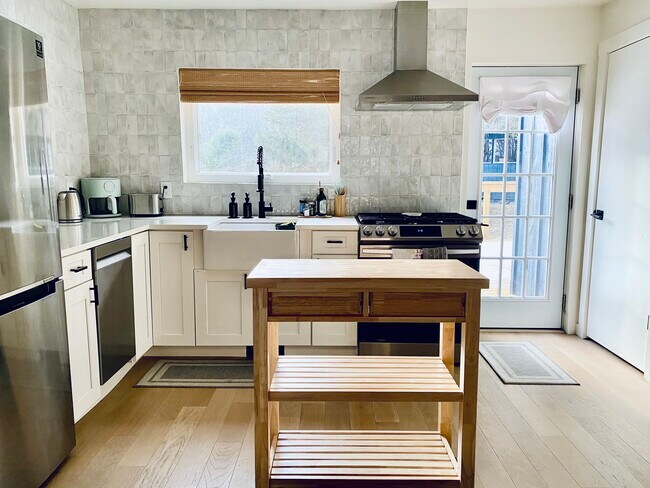 Building Photo - 13 Brenner Rd