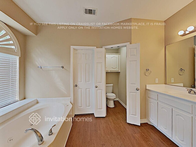 Building Photo - 1817 Fairfax Dr