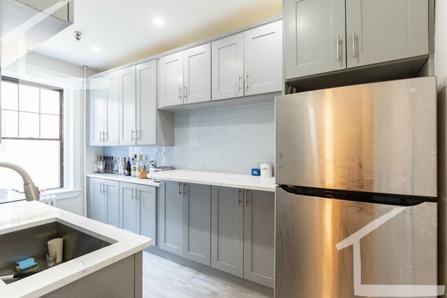 Building Photo - 368 Chestnut Hill Ave