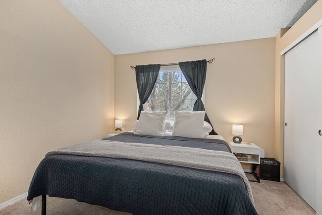 Building Photo - Charming 2BR Townhome in Denver