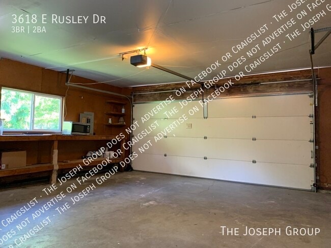 Building Photo - 3618 E Rusley Dr