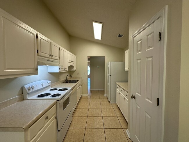 Building Photo - Updated 3 bedroom 2 bath brick home located in the Cottages at Marcus Lake!