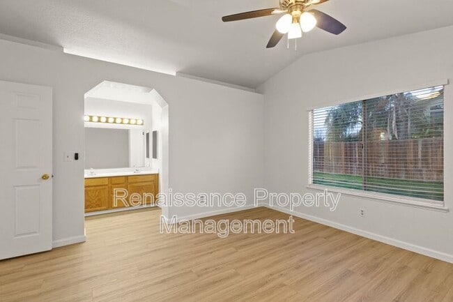 Building Photo - 165 Henry Ct