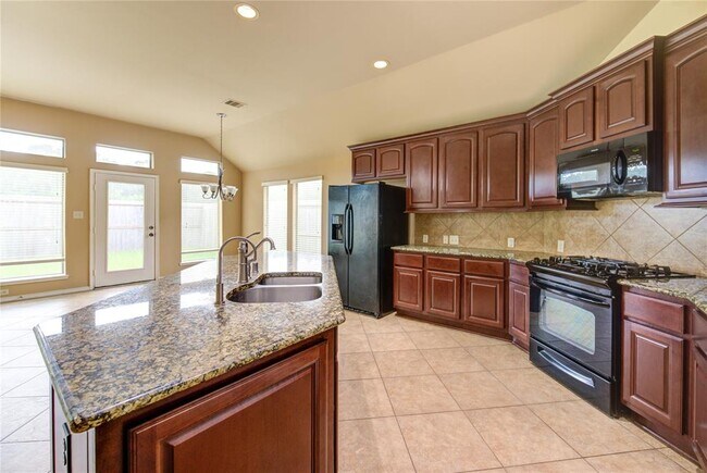 Building Photo - 5615 Stoneridge Ct