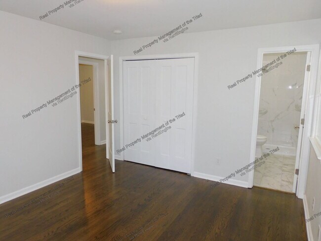 Building Photo - 2206 Dulaire Rd