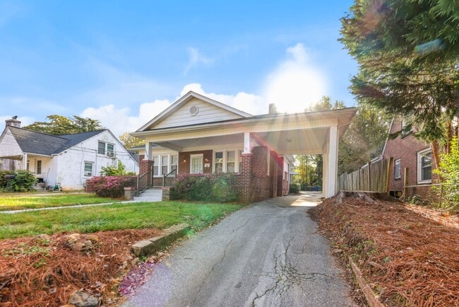 Building Photo - 1015 S Hawthorne Rd