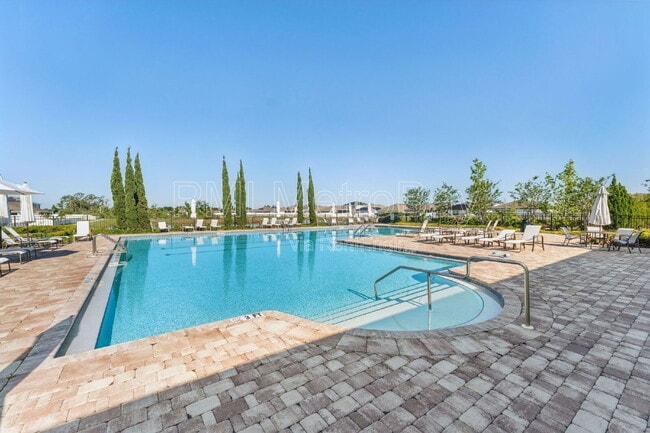 Building Photo - 816 Will Scarlett Ave