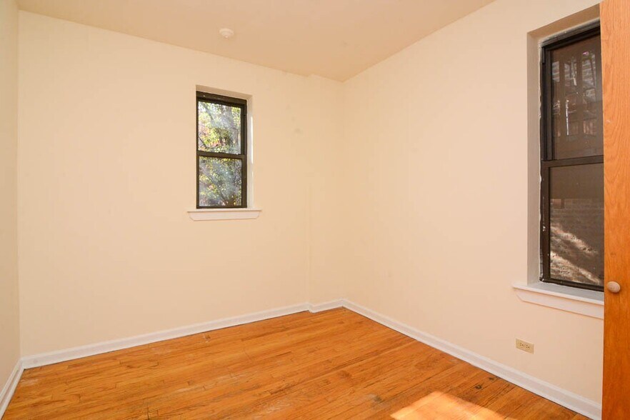 Building Photo - 3145 W Medill Ave