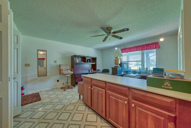 Building Photo - 9 Juniper Ln