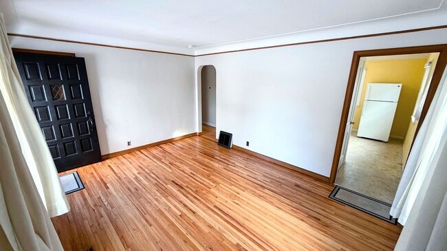 Building Photo - Charming 2BR Home with Yard and Garage in Northeast