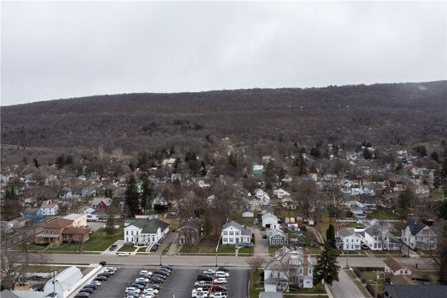 Building Photo - 178 Main St