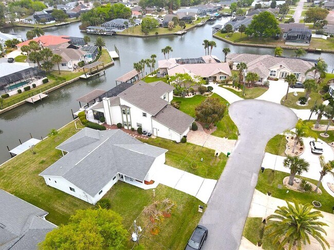 Building Photo - 19 Cedarfield Ct