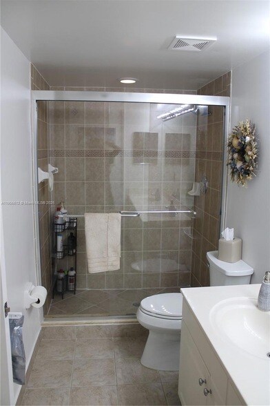 Building Photo - 519 E Sheridan St