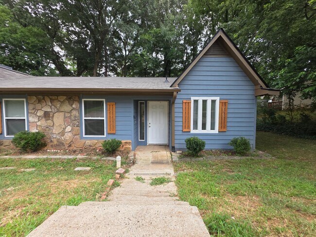 Primary Photo - 450 Booth Cir SW