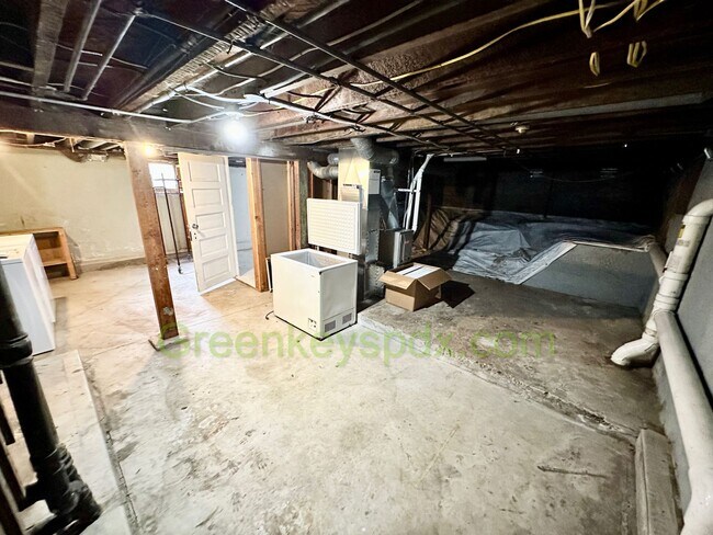 Building Photo - 2-Bedroom House with Fully Fenced Backyard...