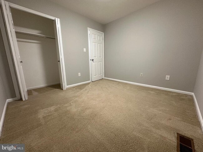 Building Photo - 10152 Village Knolls Ct