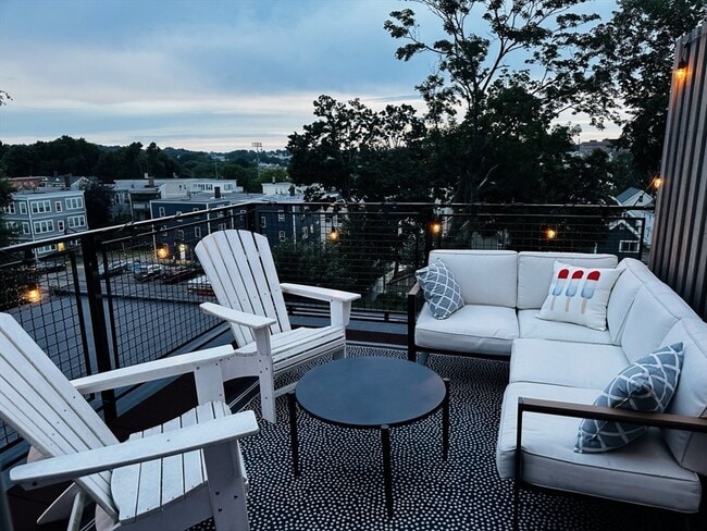 Building Photo - 34 Dix St