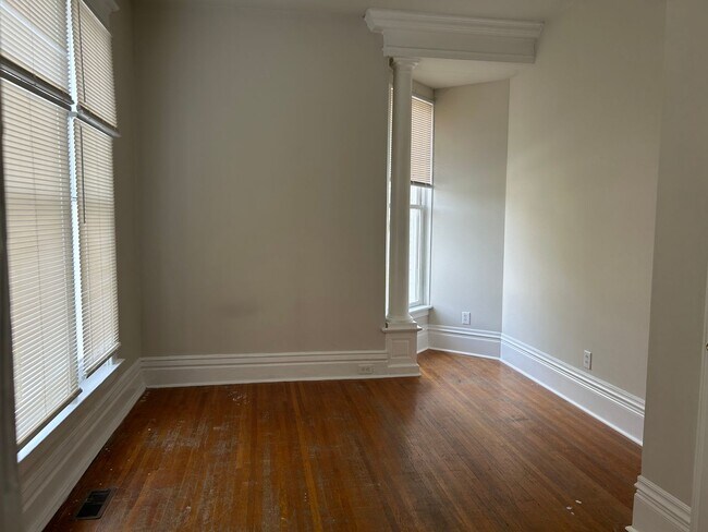 Building Photo - 418 E Maxwell St