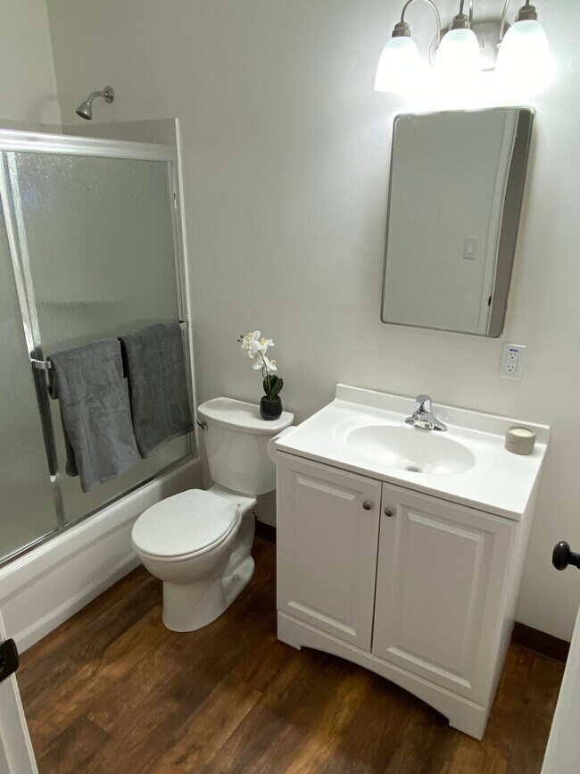 Building Photo - 1070 Echo Road Apartments