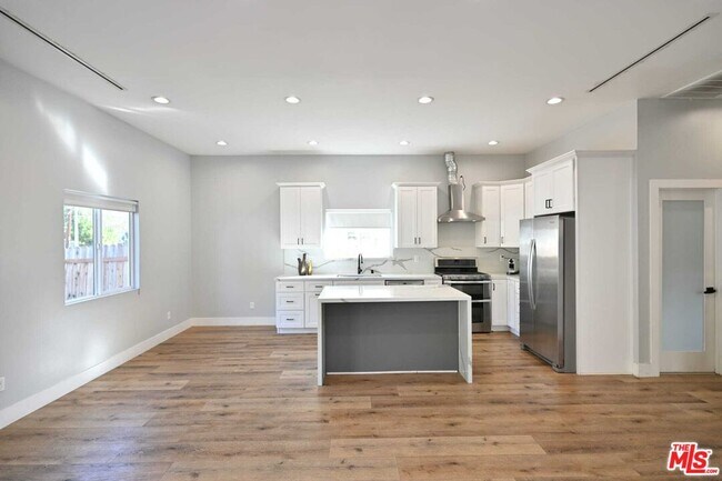 Building Photo - 6961 Balcom Ave