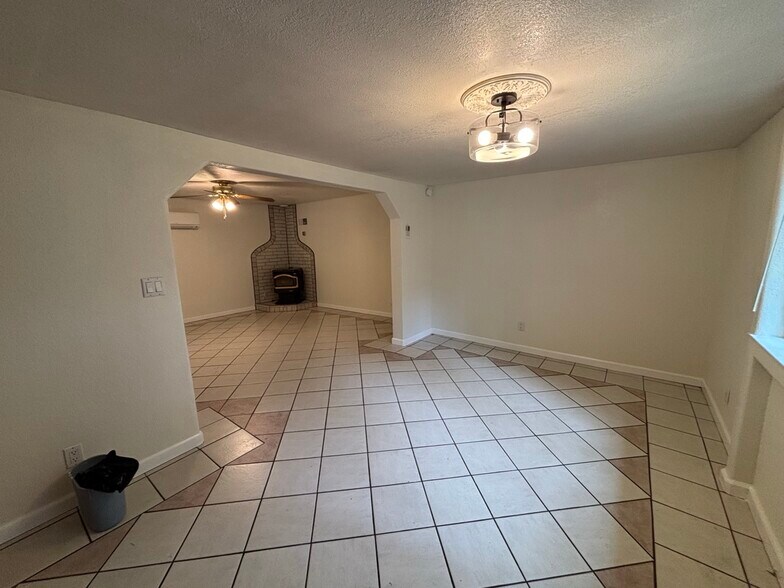 Building Photo - 2895 Willow St