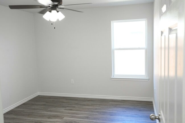 Building Photo - 201 Appalachian Trl