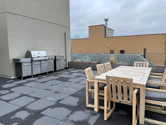 Building Photo - 19-14 21st Rd