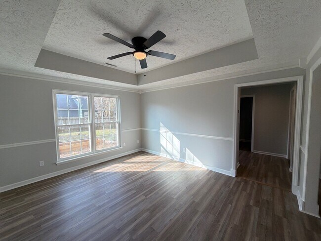 Building Photo - 103 Kestrel Ct SW