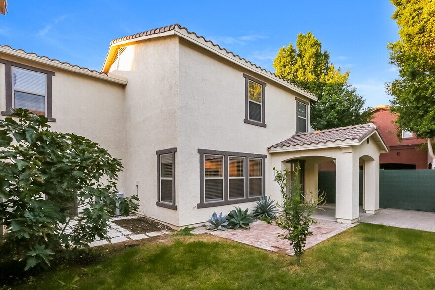 Building Photo - 21118 E Stonecrest Dr