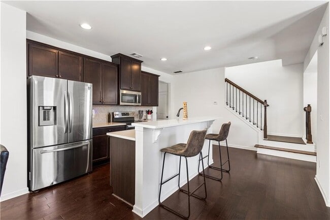 Building Photo - 869 Venture Way