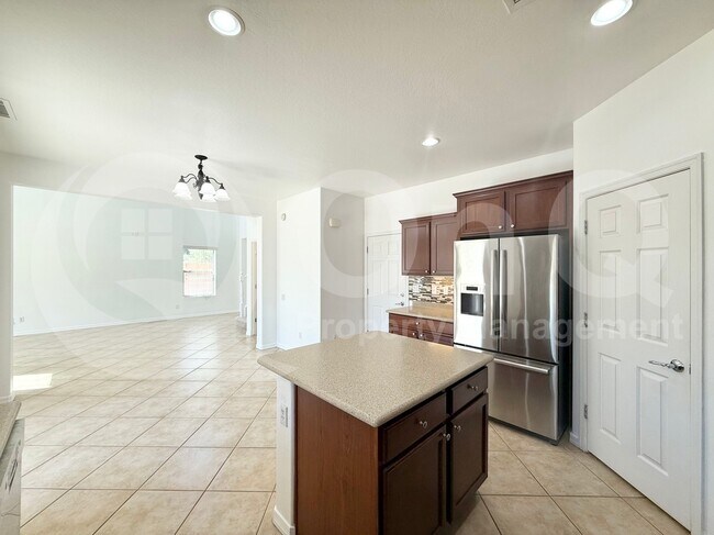 Building Photo - 2213 W Marconi Ave