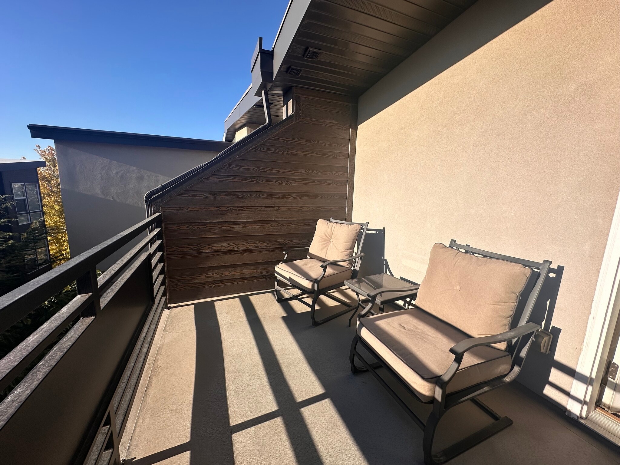 Building Photo - 1037 W Rooftop Dr