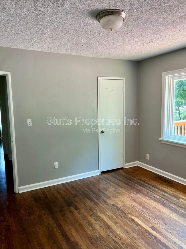 Building Photo - 1813 Tune Ave