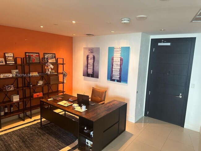 Building Photo - 200 Biscayne Blvd Way