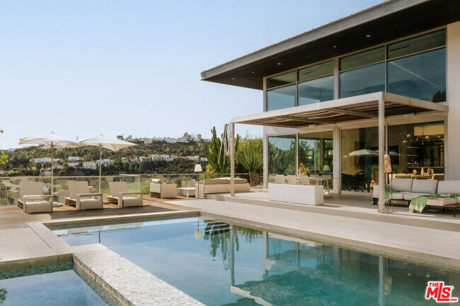 Building Photo - 2651 Nichols Canyon Rd