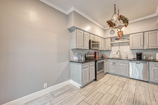 Building Photo - 11733 Lakeside Pl Dr