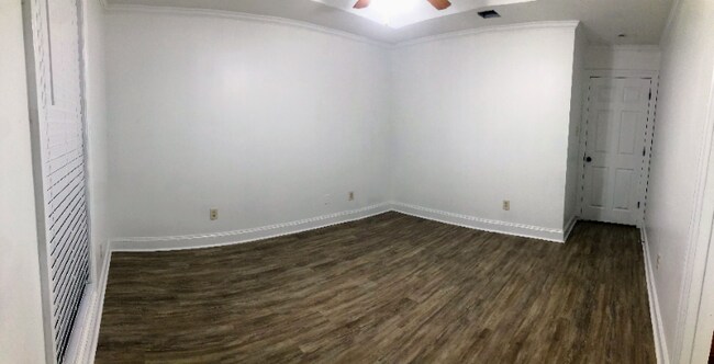 Building Photo - 124 Legend Creek Dr