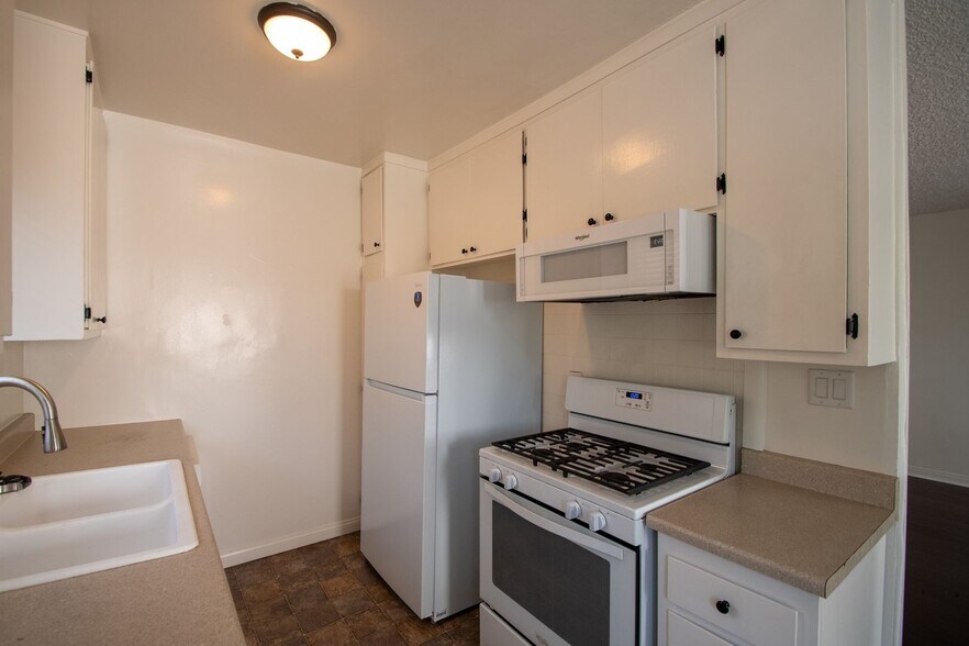 Building Photo - 11100 Camarillo St