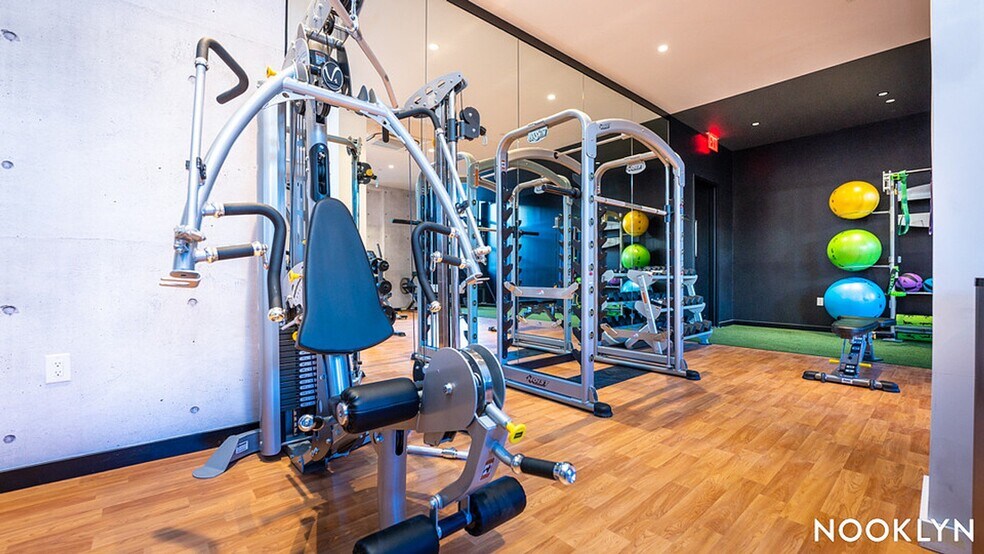 Building Photo - 68 Gold St