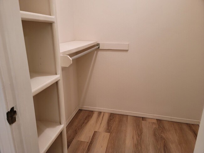 Building Photo - Newly Remodeled 3 Bedroom/2 Bath Home In V...