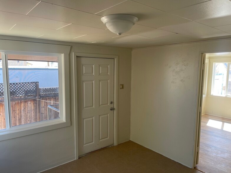 Building Photo - 407 La Mesa Way