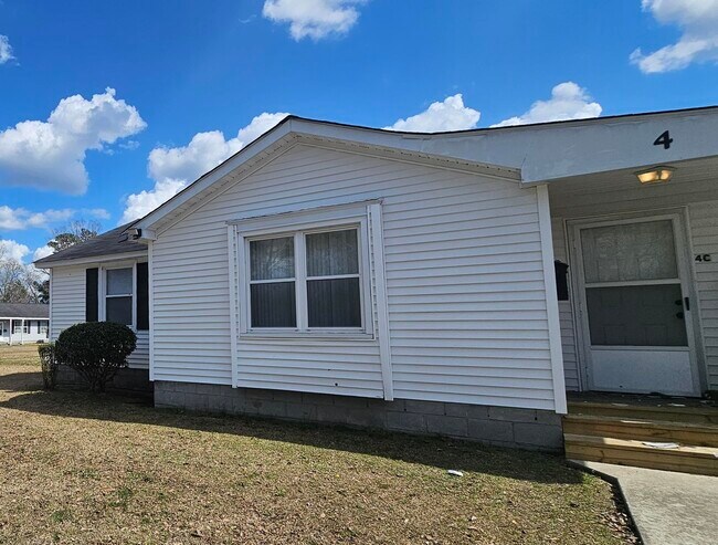 Building Photo - 811 17th Ave