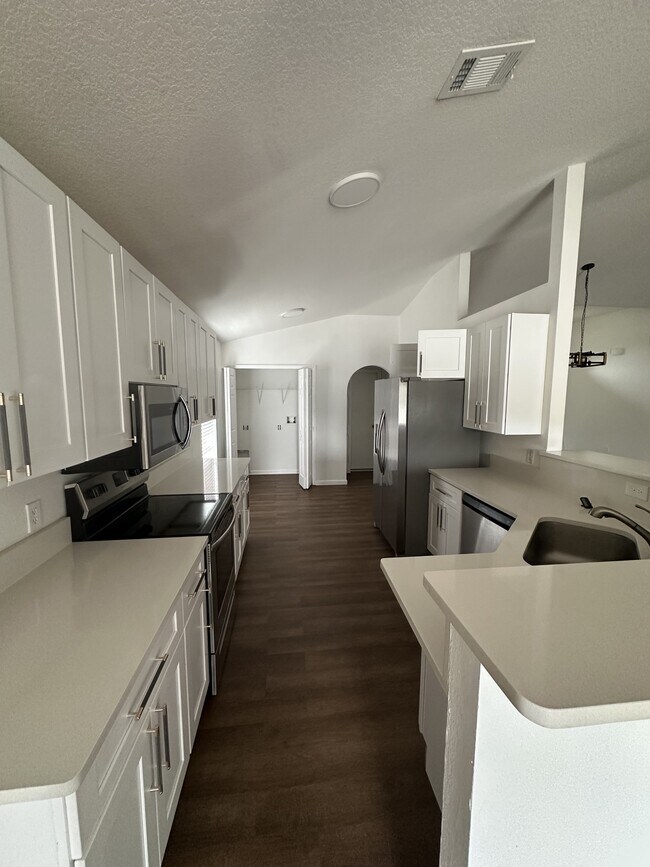 Building Photo - 703 Flagstone St