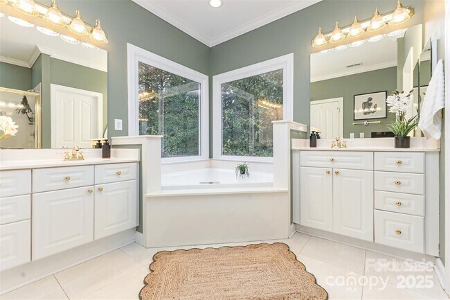 Building Photo - 3439 12 Oaks Pl