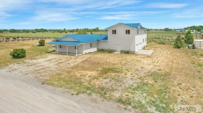 Building Photo - Stunning St. Anthoney Home: Recently Remod...