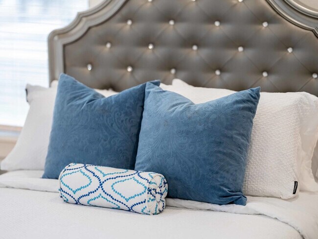 Building Photo - 2612 SW Livingston Square