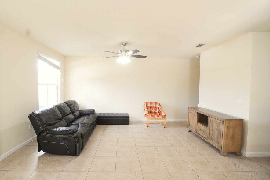 Building Photo - 4746 Acadian Trl