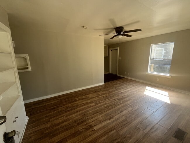 Building Photo - 1107 S Rd