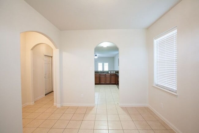 Building Photo - 128 Tennyson St